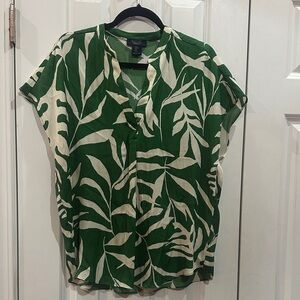 NWOT RACHEL Rachel Roy Green and Cream Leaf Print Blouse size M